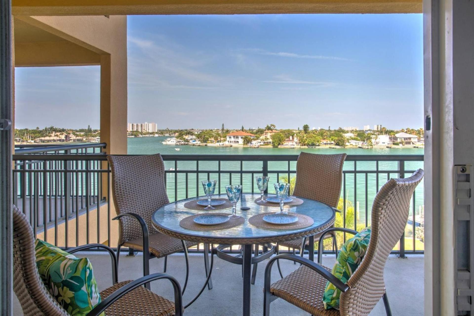 309 - Palms Of Treasure Island