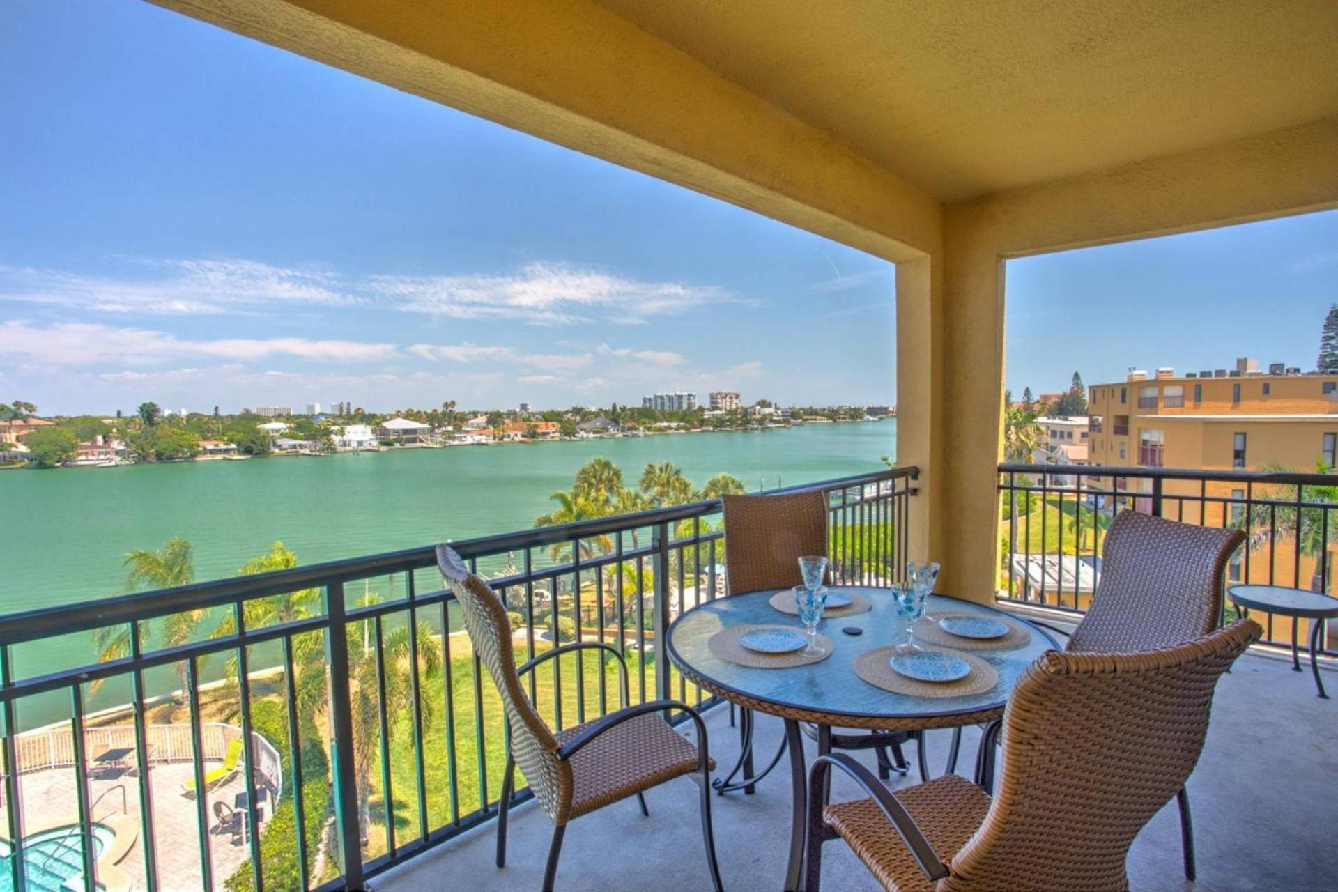 309 - Palms Of Treasure Island