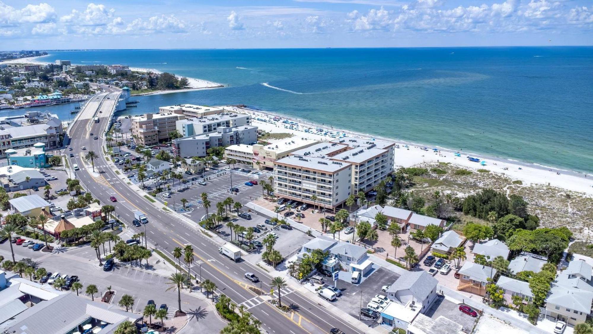 Holiday home Beachfront Madeira Norte St. Pete Beach