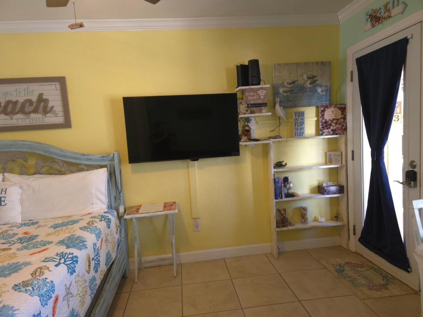 Apartment Coconut Villa's 4! Relax By The Pool And Walk To And Restaurants! St. Pete Beach