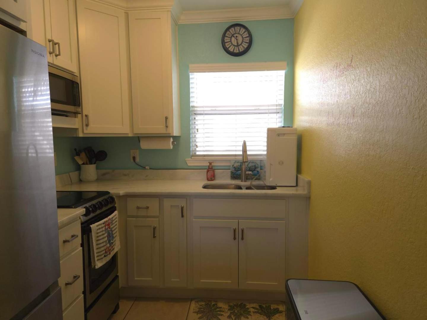 Coconut Villa's 4! Relax By The Pool And Walk To And Restaurants! * St. Pete Beach