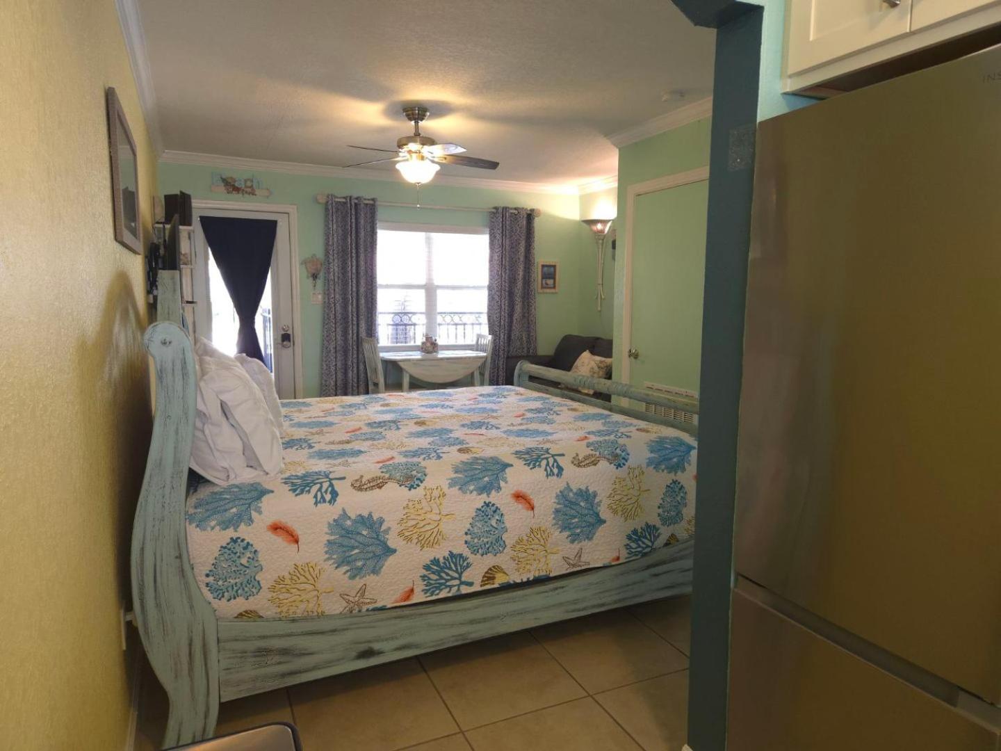 Apartment Coconut Villa's 4! Relax By The Pool And Walk To And Restaurants! *