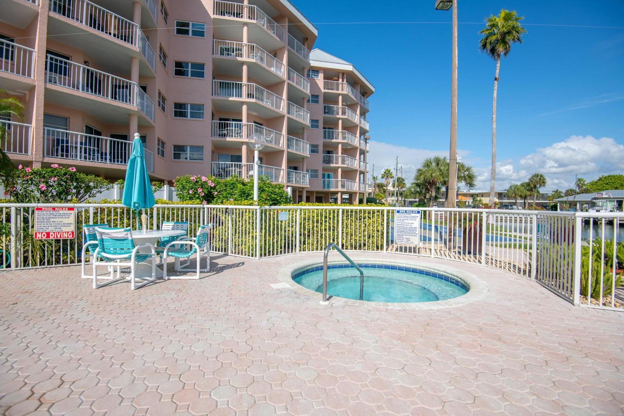 Open - Loads Of Extras & Amenities/waterfront/a+ Location *