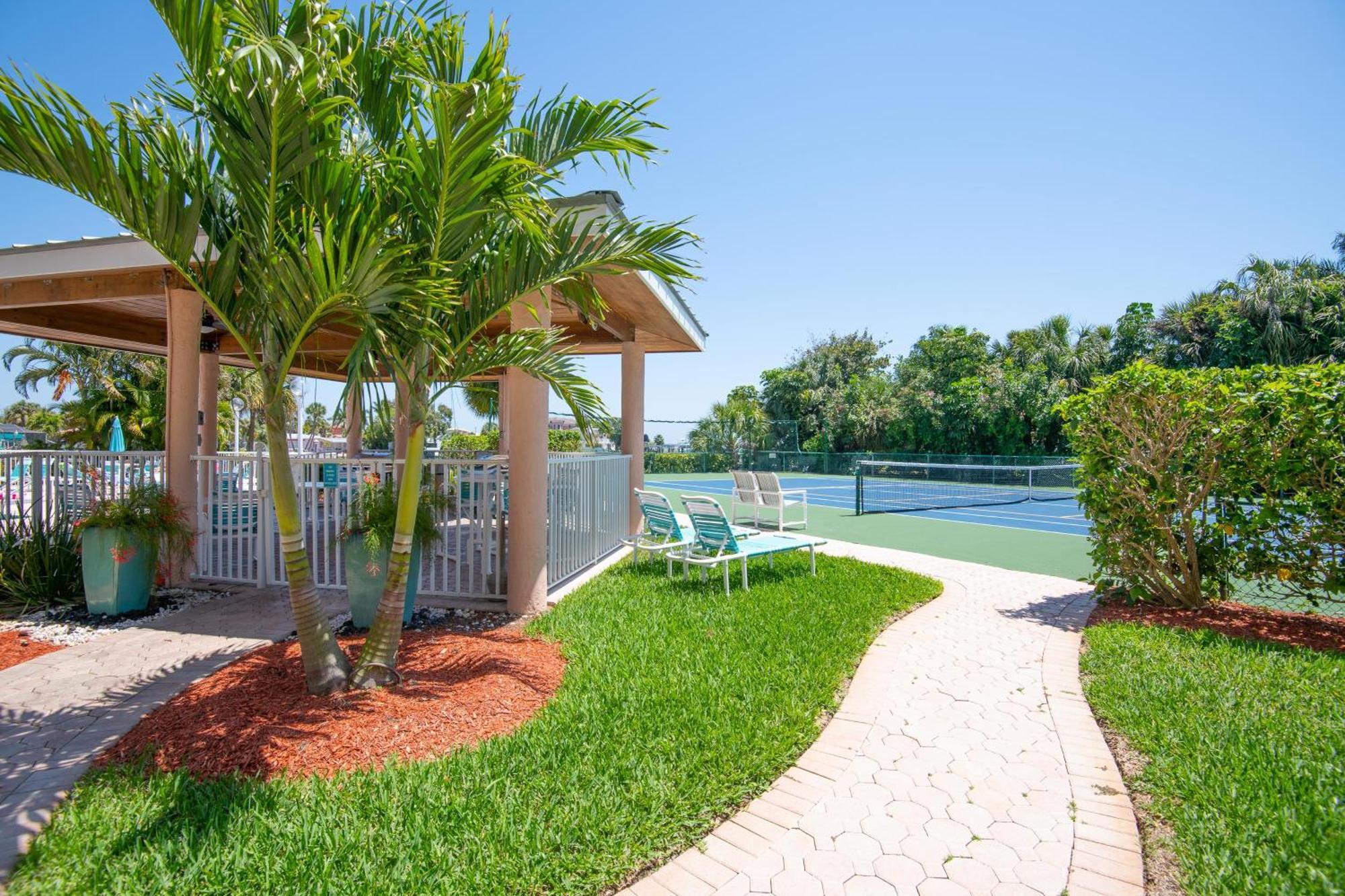 Open - Loads Of Extras & Amenities/waterfront/a+ Location *