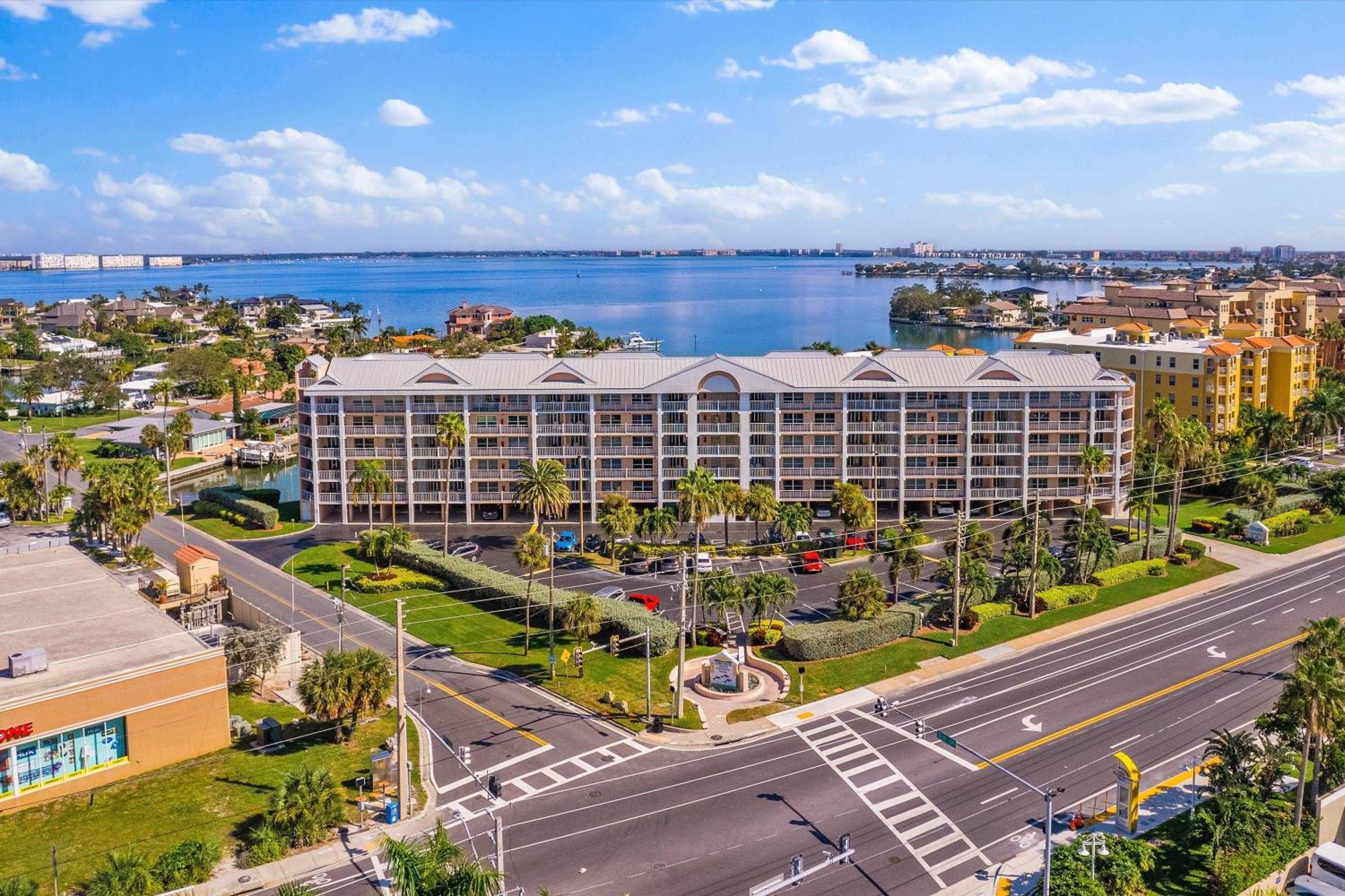 Open - Loads Of Extras & Amenities/waterfront/a+ Location *