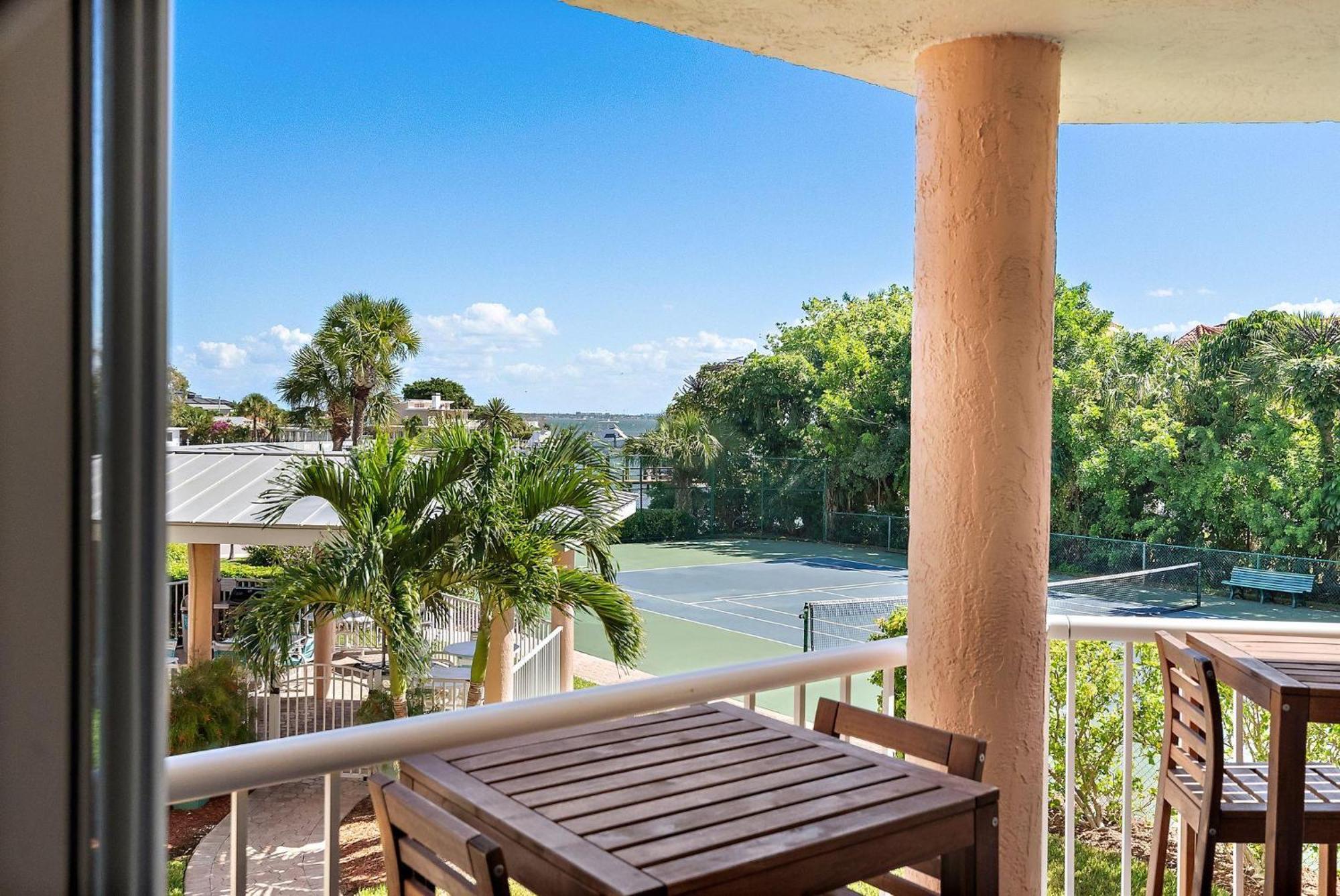 Open - Loads Of Extras & Amenities/waterfront/a+ Location Holiday home St. Pete Beach