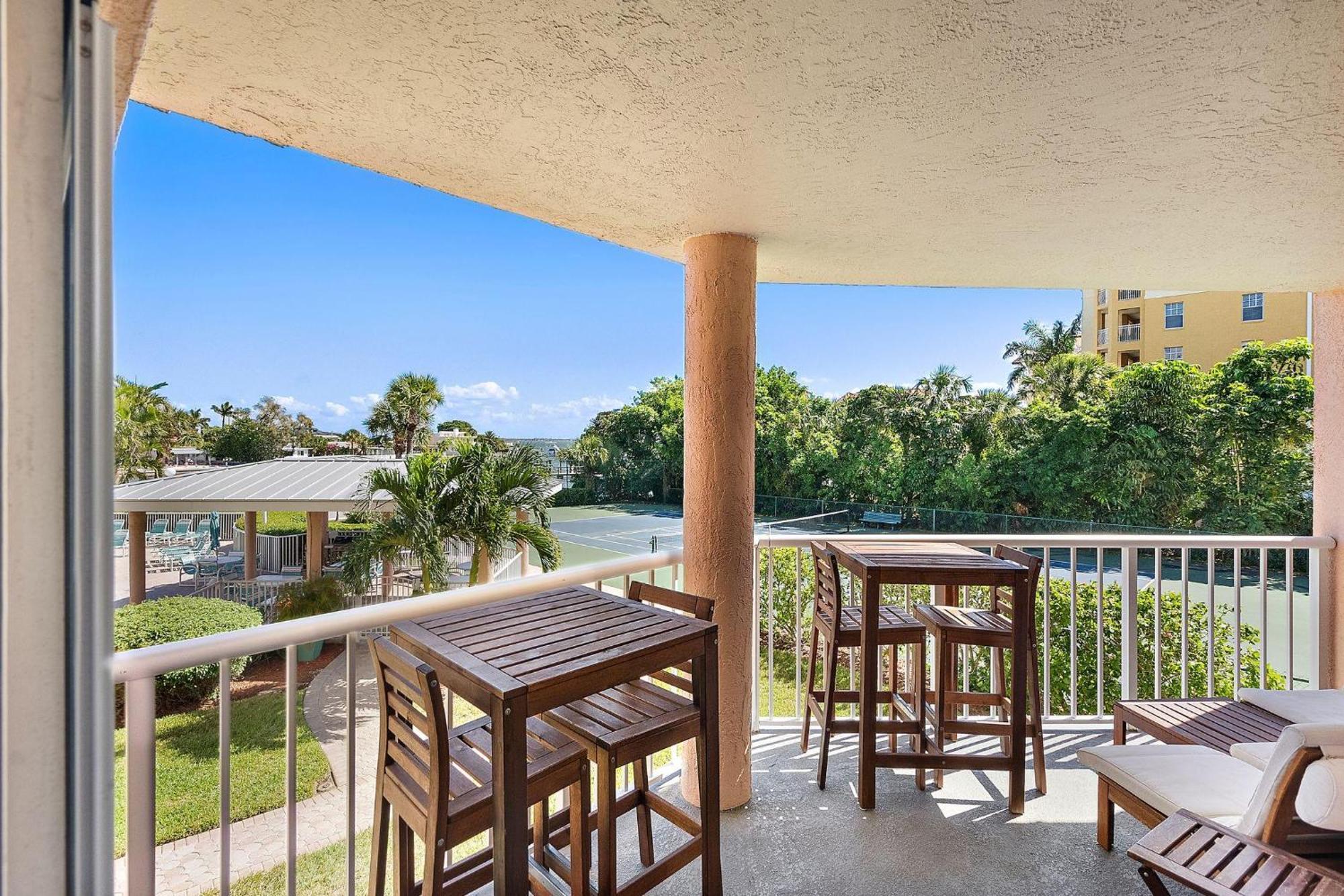 Open - Loads Of Extras & Amenities/waterfront/a+ Location * St. Pete Beach