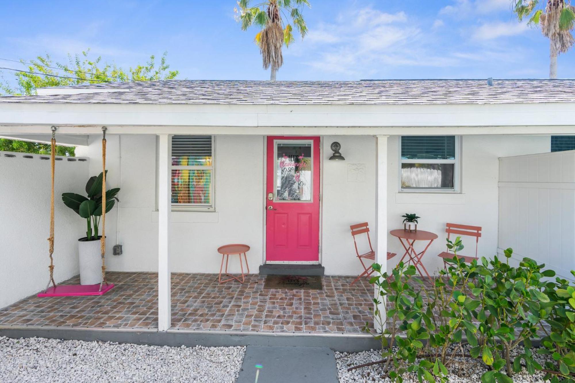 Let's Flamingle In St Pete Private Funky Apartment *