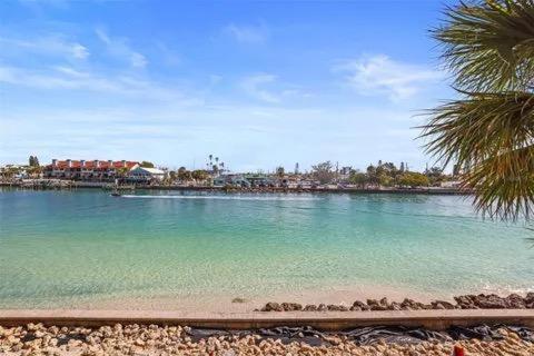 Land's End 4-206 Bay Front - Premier Holiday home *