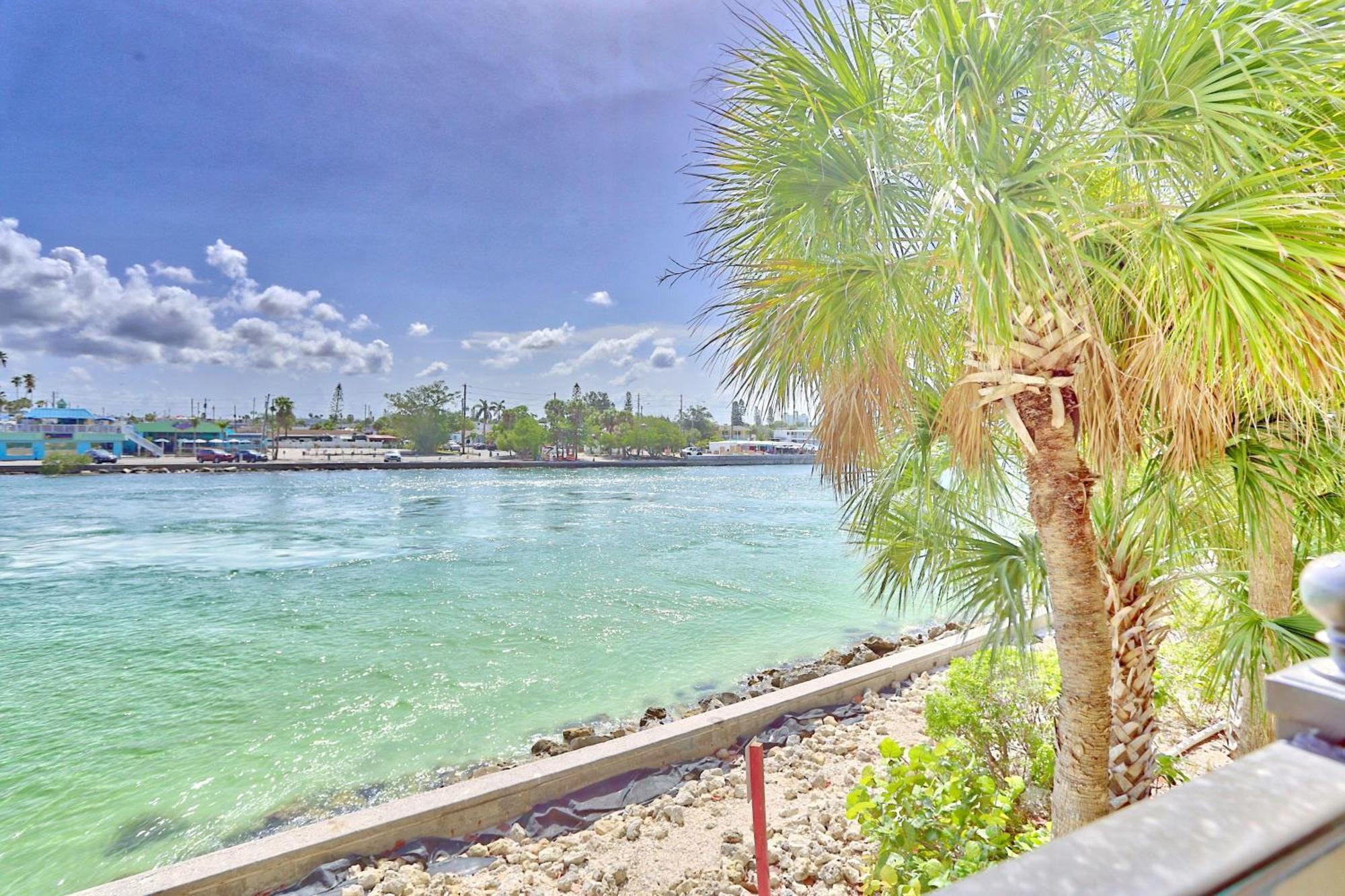 Land's End 4-206 Bay Front - Premier Holiday home *