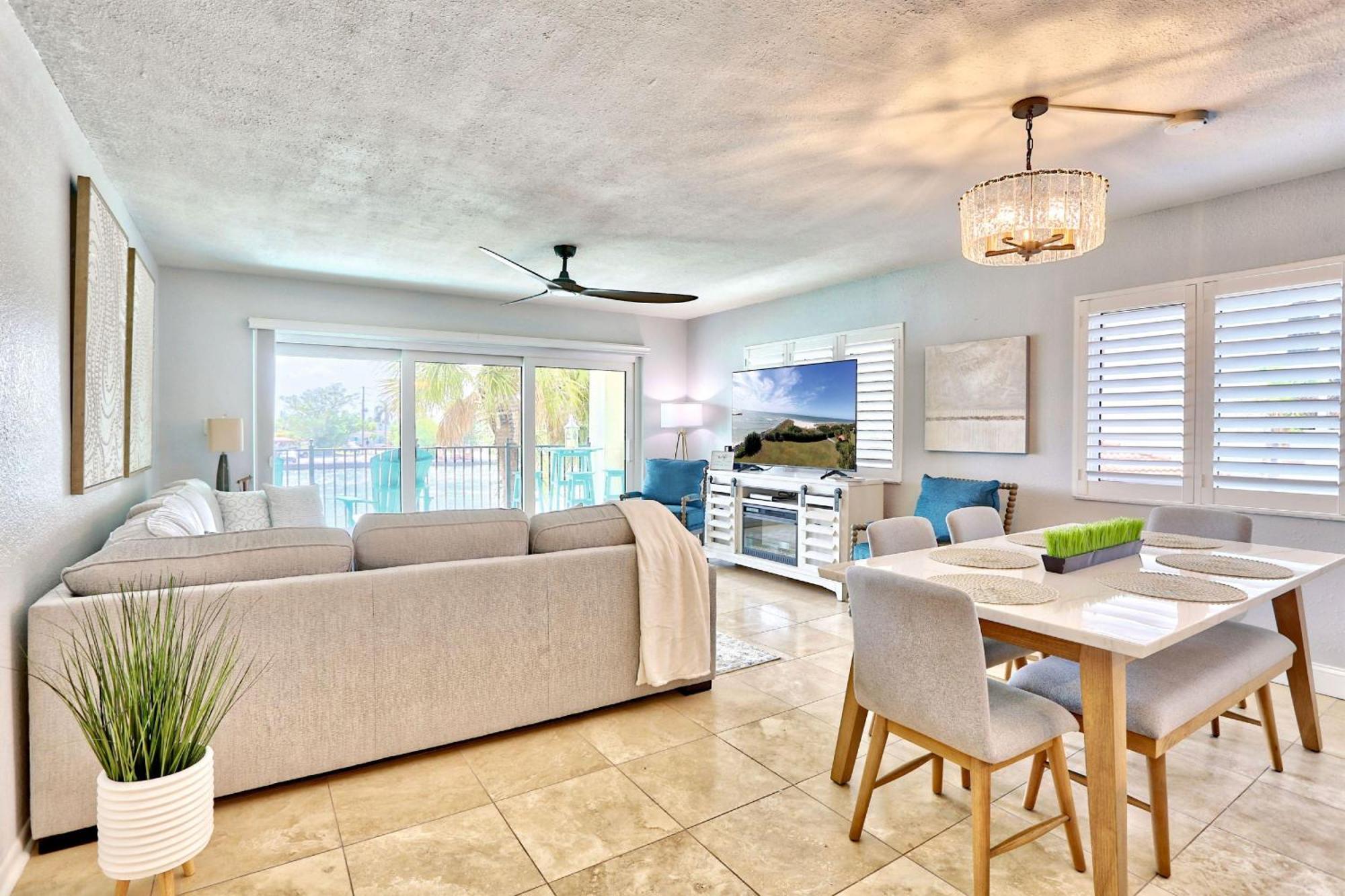 Land's End 4-206 Bay Front - Premier Holiday home *
