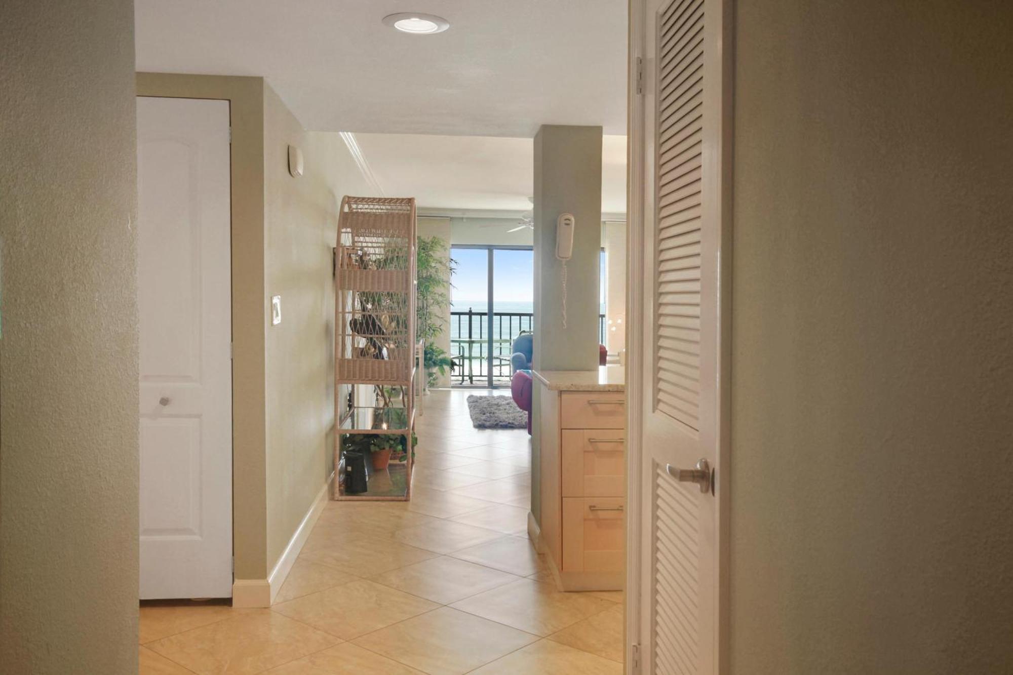 Land's End 11-406 Front - Premier Holiday home *