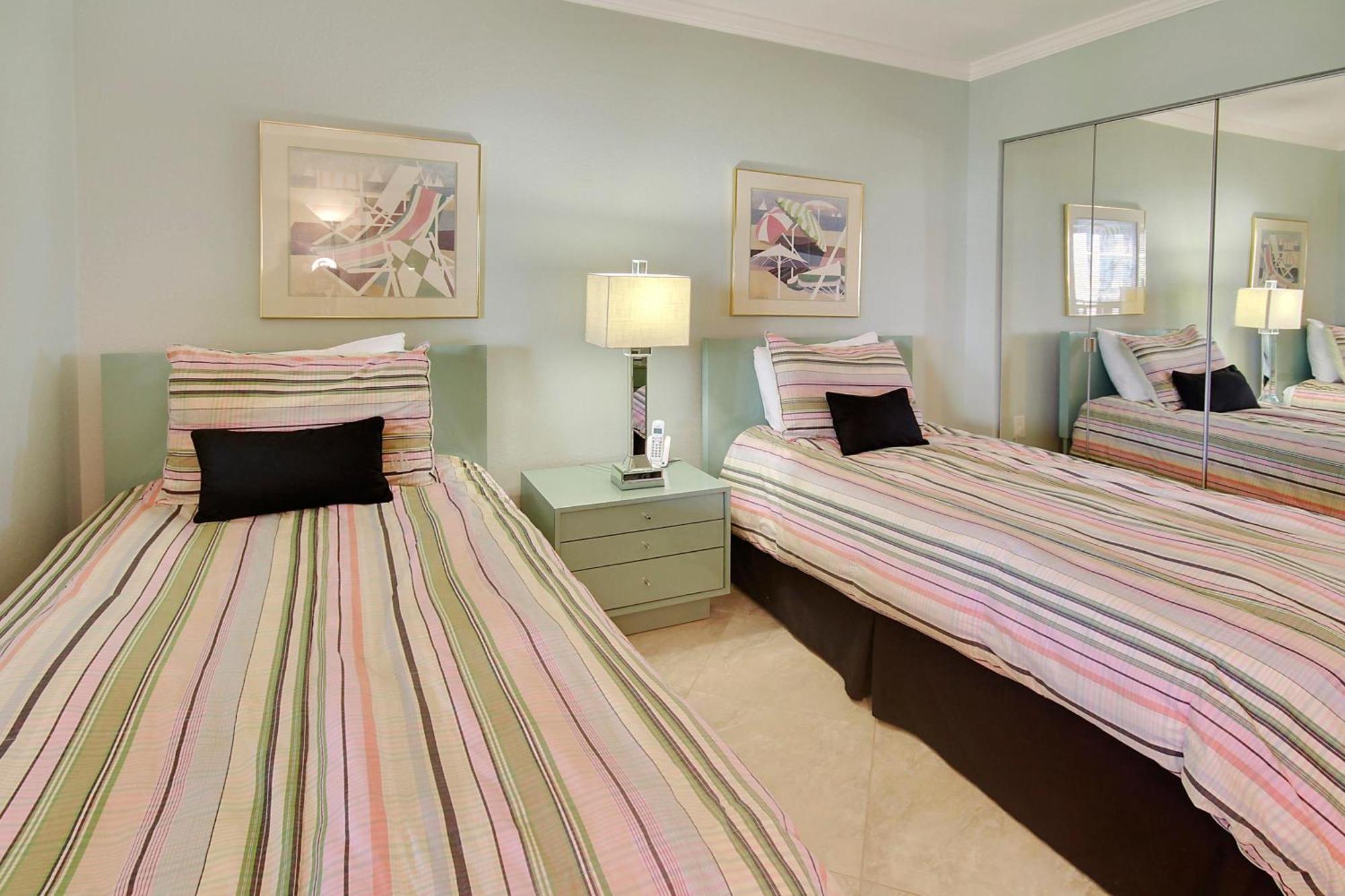 Land's End 11-406 Front - Premier Holiday home