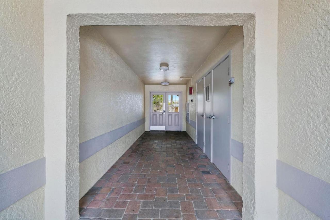 Waves 16 1 Bedroom Paradise With Heated Pool In Holiday home St. Pete Beach