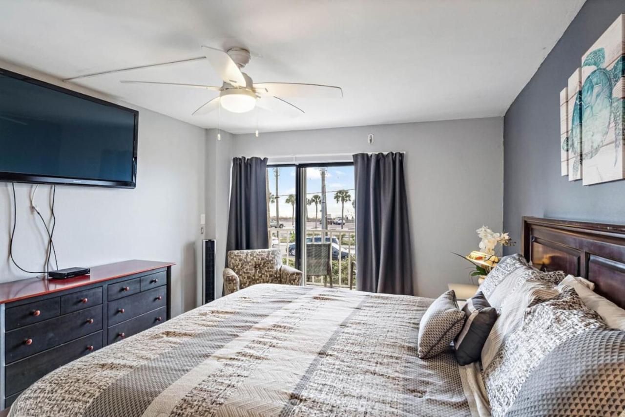 La Coquina 101 Charming 2bd 2ba Across From The Holiday home St. Pete Beach