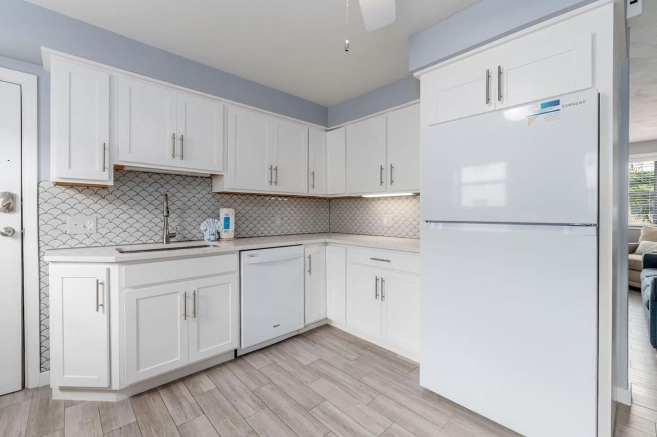 Friendly Native Retreat 2bd 1br Walk To St. Pete Beach