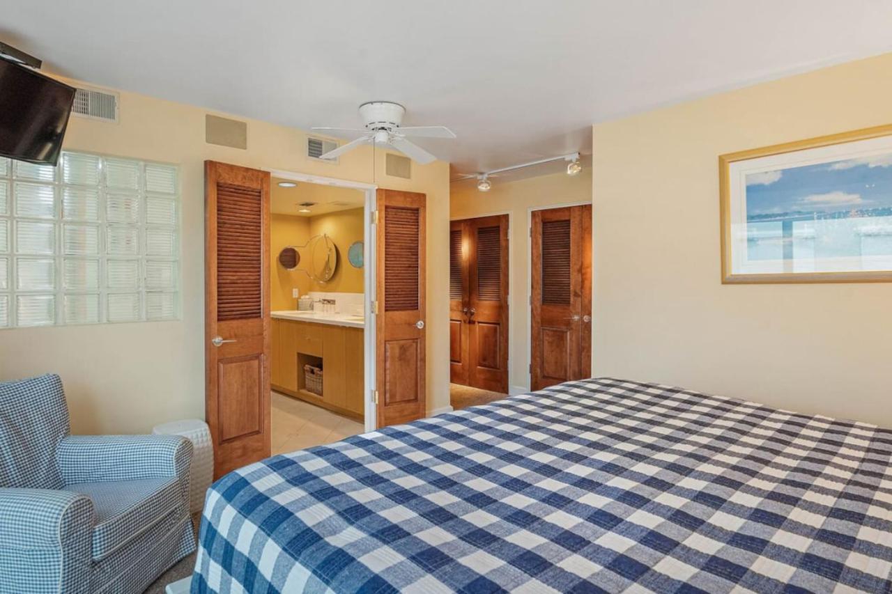 Lands End Beachfront Elegance Floor Corner
