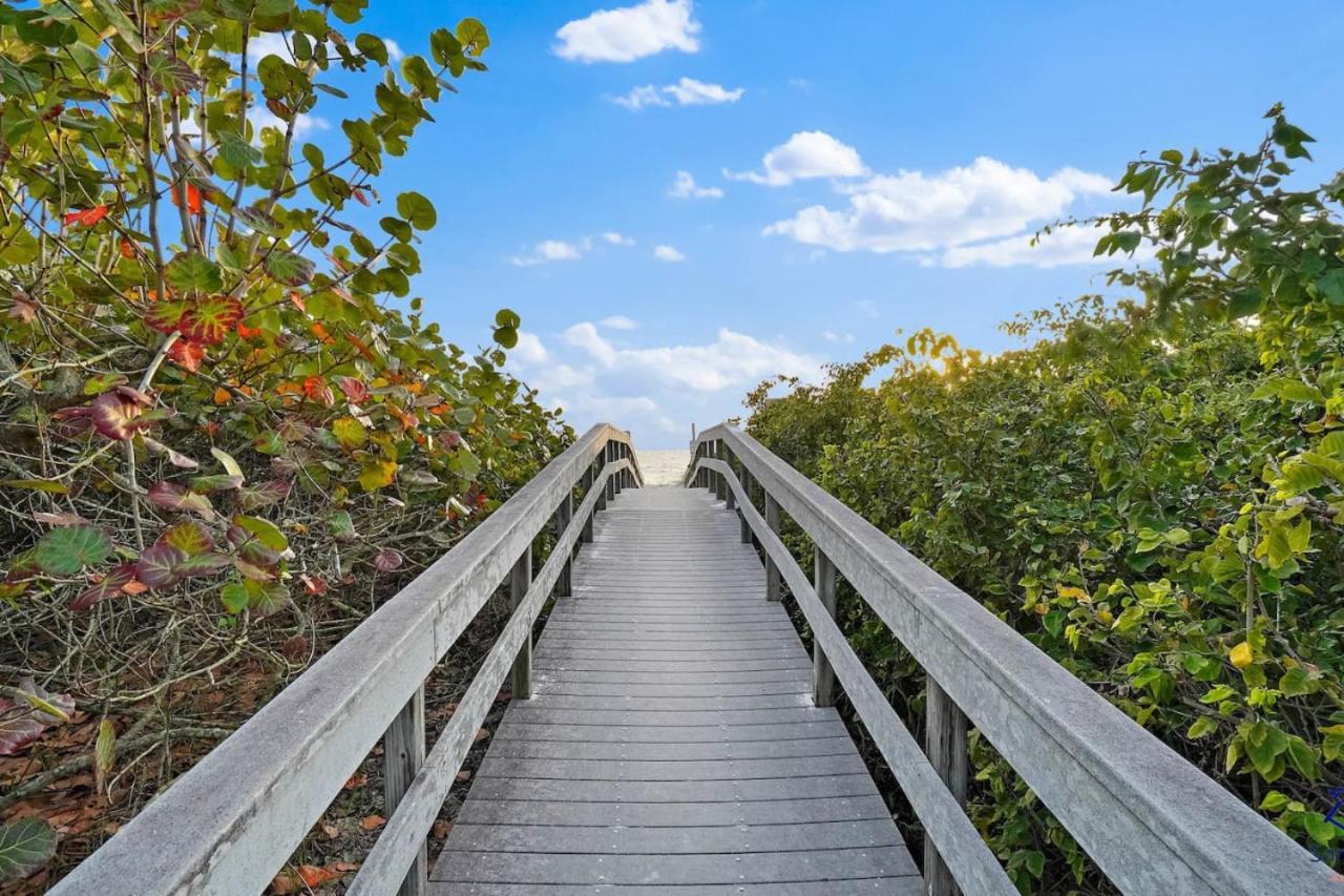 Lands End Beachfront Elegance Floor Corner St. Pete Beach