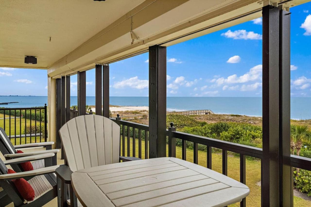 Holiday home Lands End Beachfront Elegance Floor Corner *
