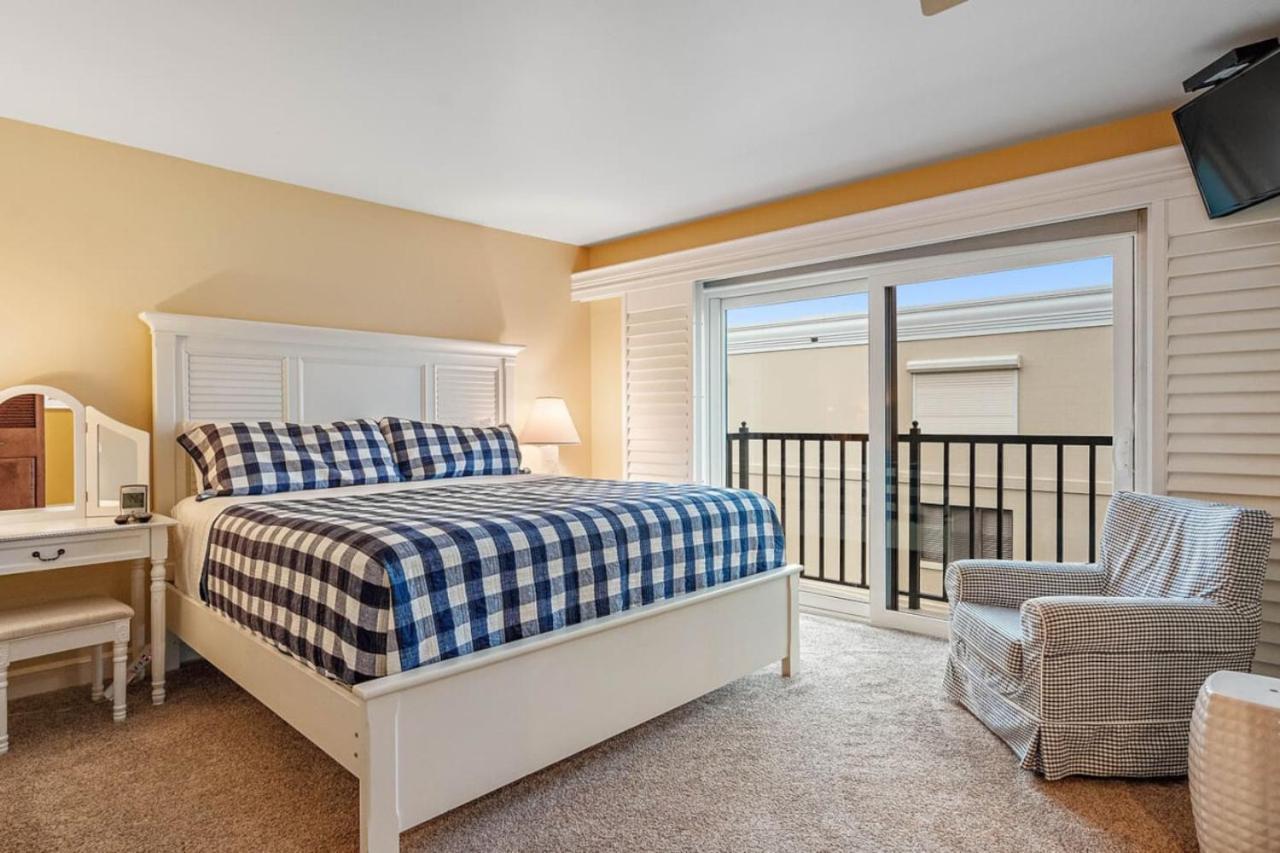 Holiday home Lands End Beachfront Elegance Floor Corner St. Pete Beach