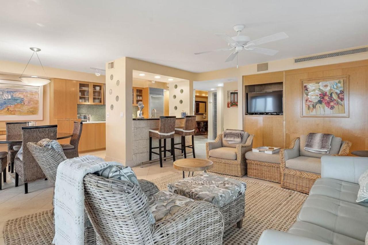 Holiday home Lands End Beachfront Elegance Floor Corner
