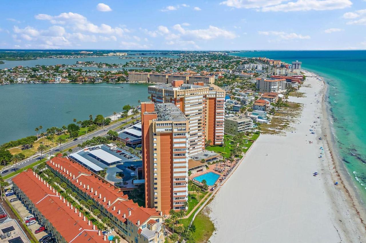 Redington Towers 3f 2bd 2ba Beachfront Holiday home *