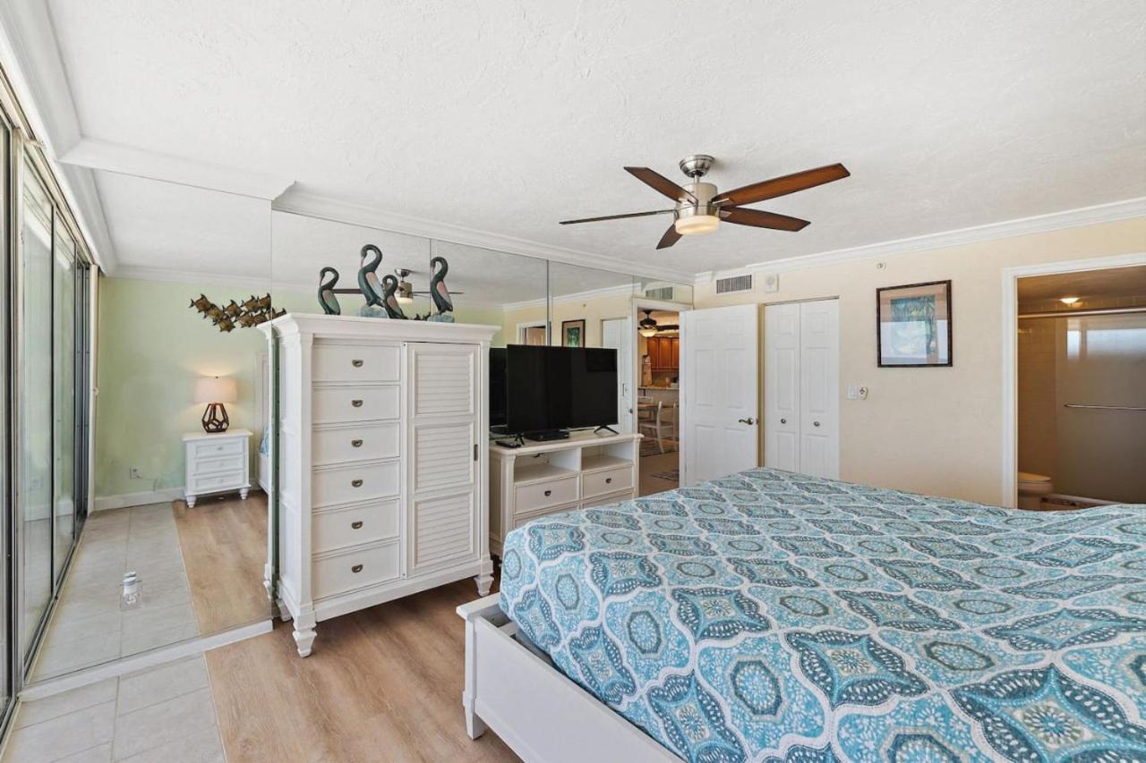 Redington Towers 3f 2bd 2ba Beachfront Holiday home *