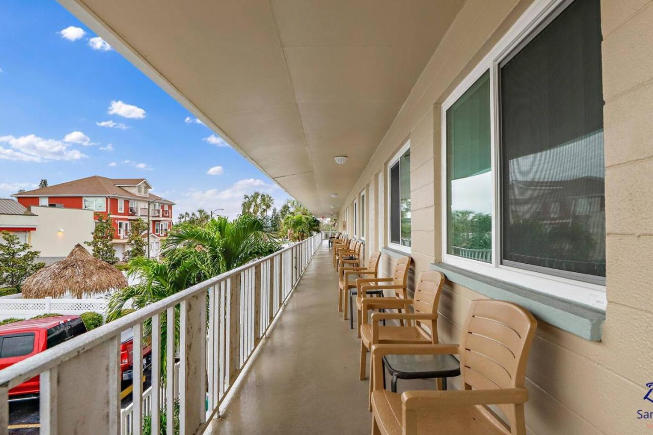 Madeira Tropic Breeze Unit 15 Second Floor Holiday home St. Pete Beach