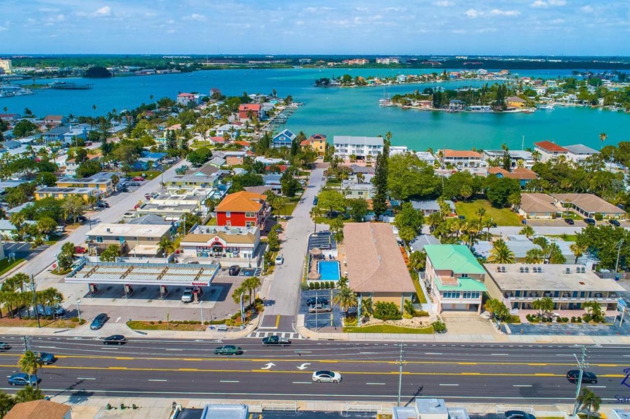 Madeira Tropic Breeze Unit 18 Second Floor Holiday home St. Pete Beach