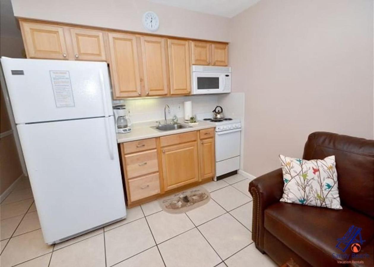 Madeira Tropic Breeze Unit 13 Second Floor Holiday home St. Pete Beach