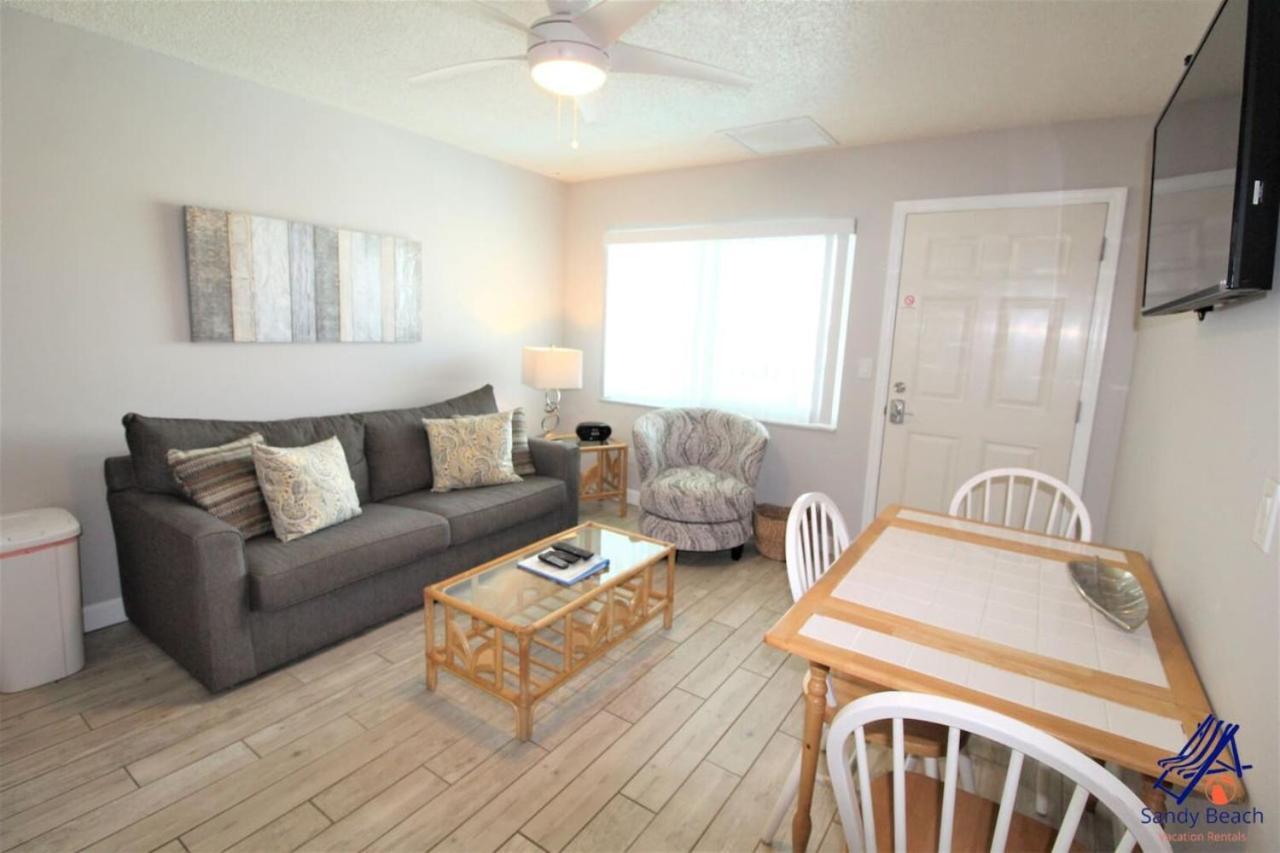 Madeira Tropic Breeze Unit 15 Second Floor Holiday home St. Pete Beach