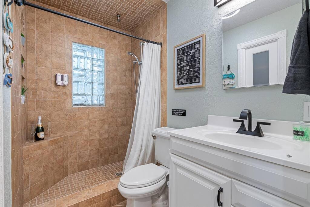 Amazing House Block From Beaches & Attractions