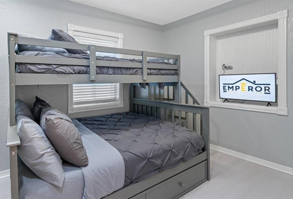 Amazing House Block From Beaches & Attractions *