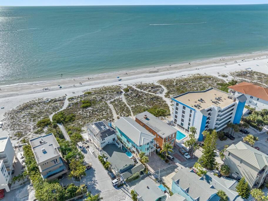 Holiday home Amazing House Block From Beaches & Attractions *