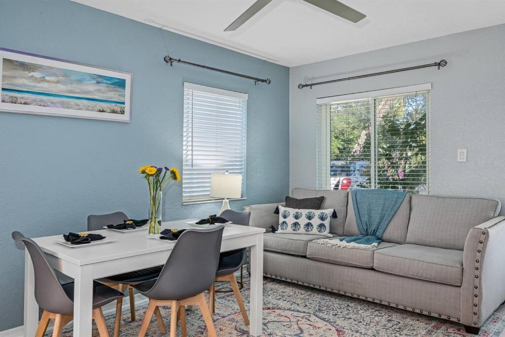 Amazing House Block From Beaches & Attractions