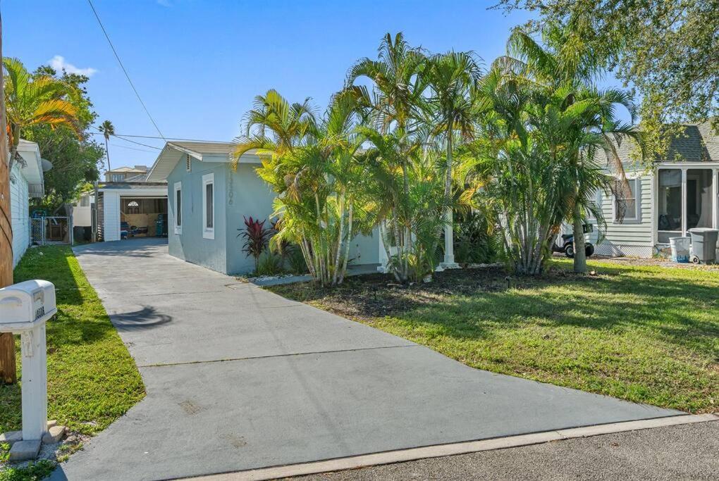 Holiday home Amazing House Block From Beaches & Attractions *