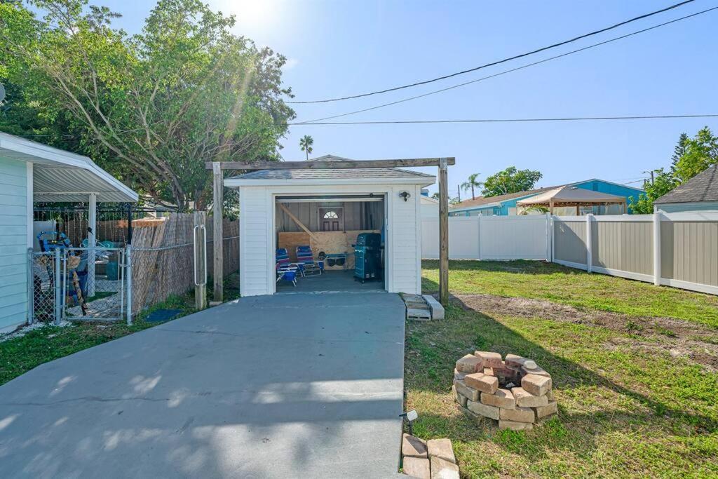 Holiday home Amazing House Block From Beaches & Attractions
