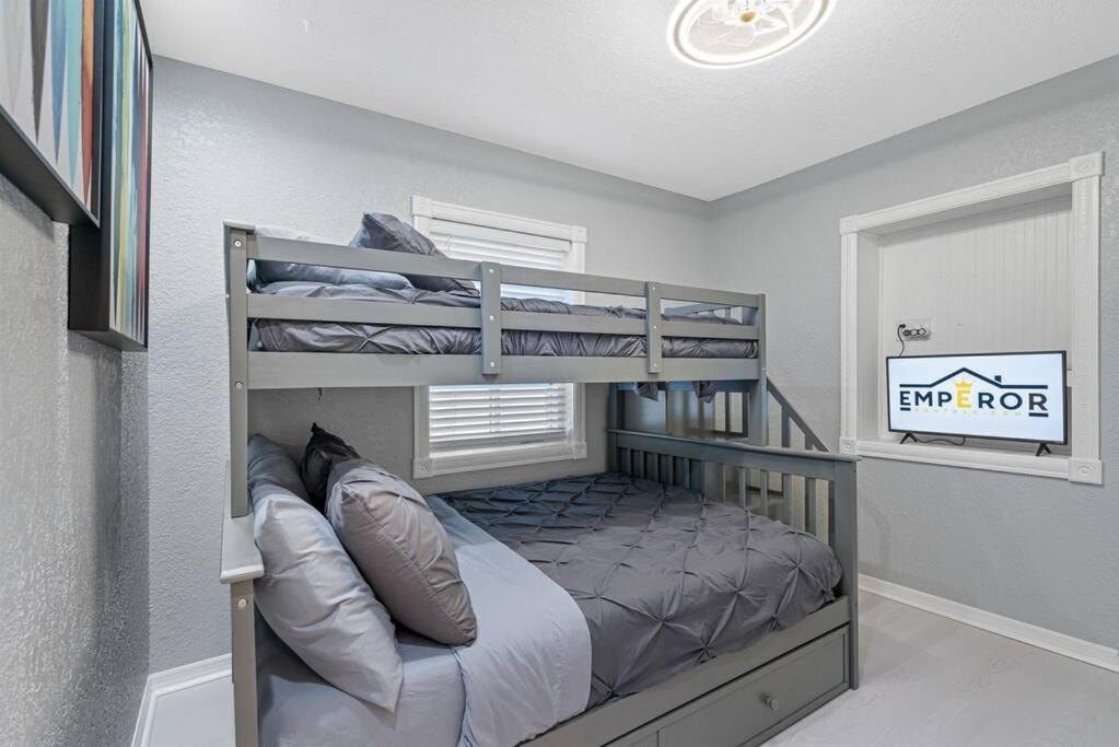 Amazing House Block From Beaches & Attractions Holiday home *