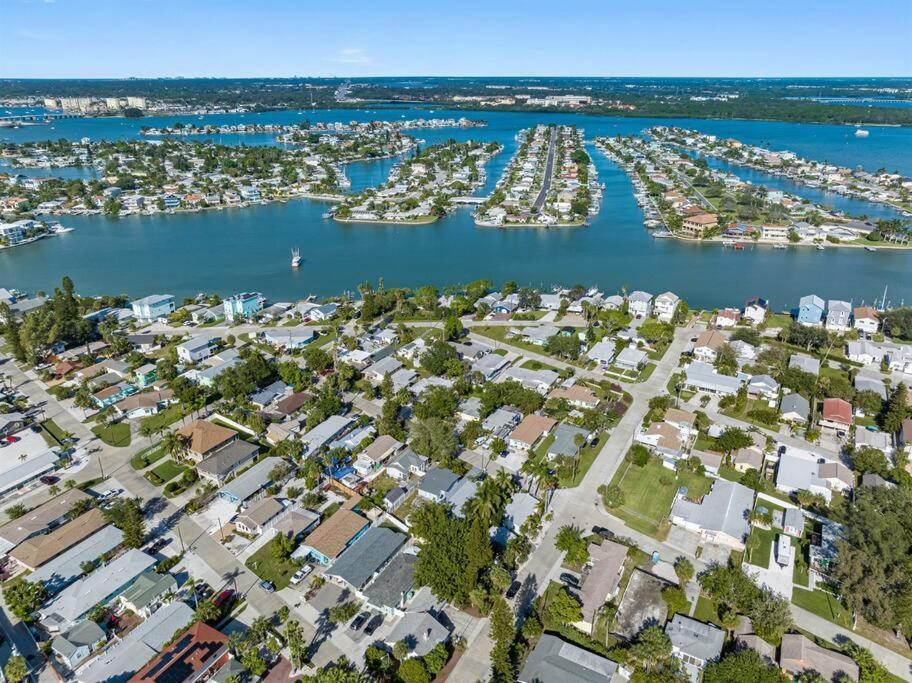 Amazing House Block From Beaches & Attractions * St. Pete Beach