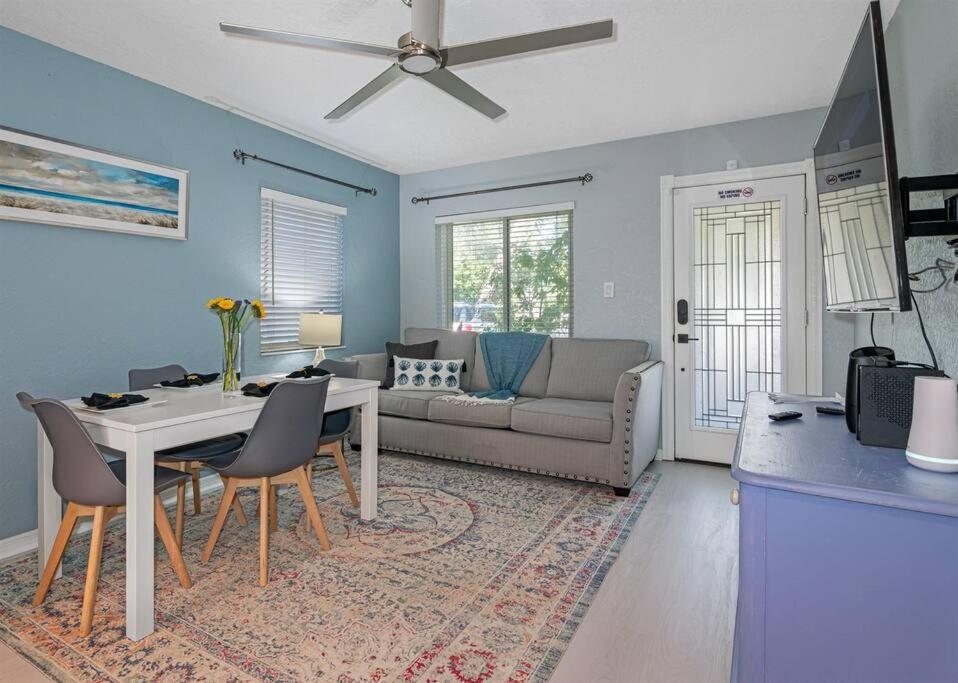Amazing House Block From Beaches & Attractions