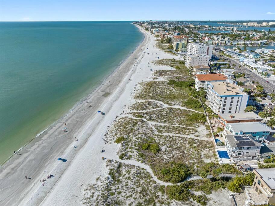 Amazing House Block From Beaches & Attractions
