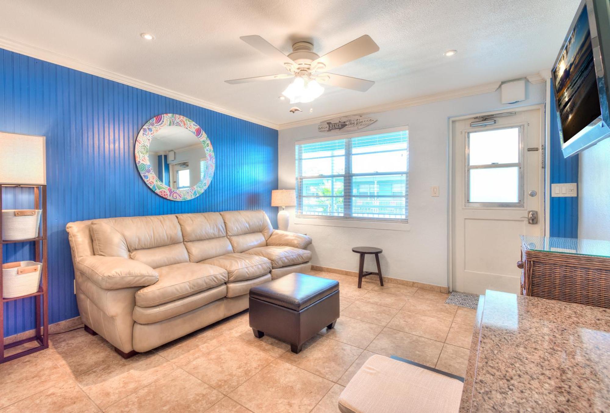 Apartment Tropic Terrace #51 - Beachfront St. Pete Beach