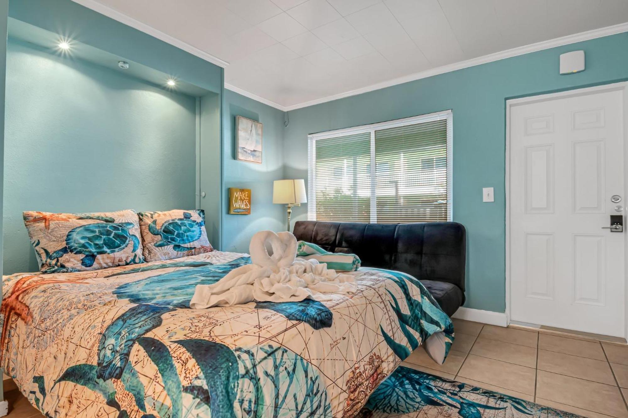Apartment Tropic Terrace #4 - Beachfront *