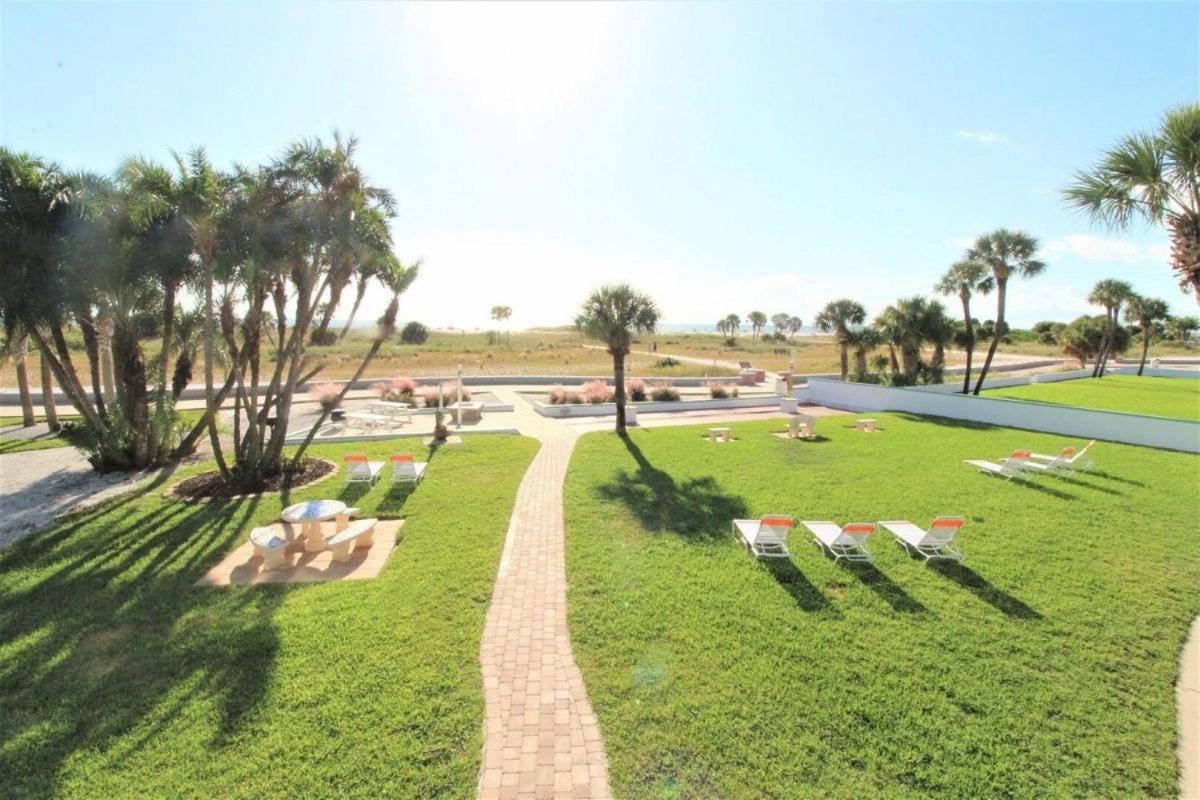 Tropic Terrace #5 - Beachfront Apartment *