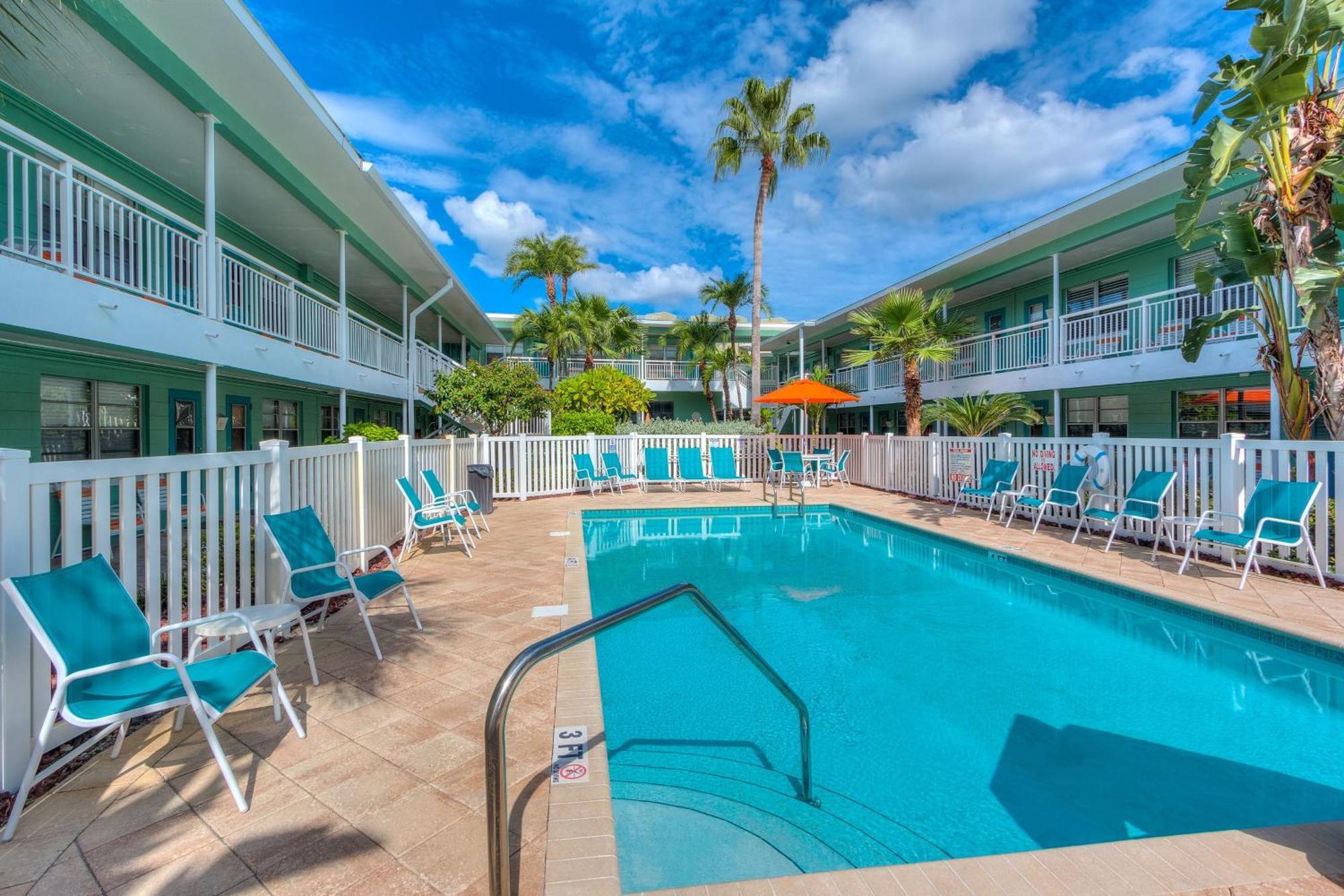 Tropic Terrace #51 - Beachfront Apartment St. Pete Beach