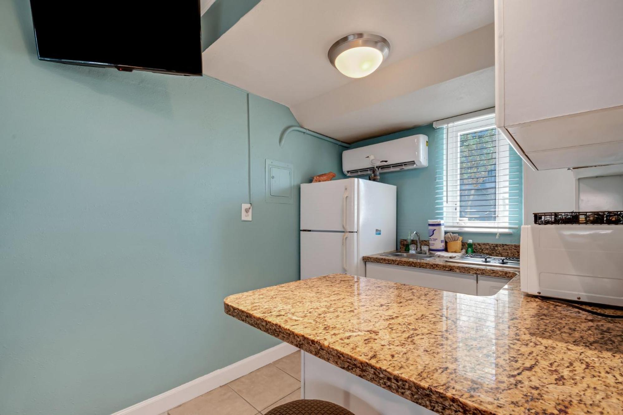 Tropic Terrace #4 - Beachfront Apartment