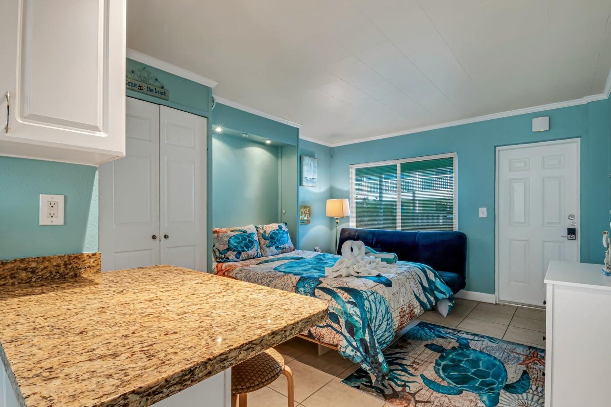Tropic Terrace #4 - Beachfront Apartment *