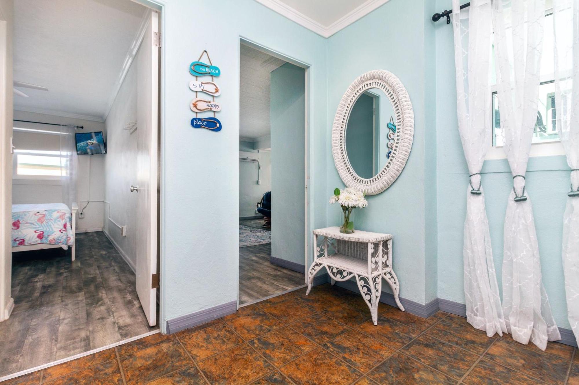 Tropic Terrace #44 - Beachfront Apartment *