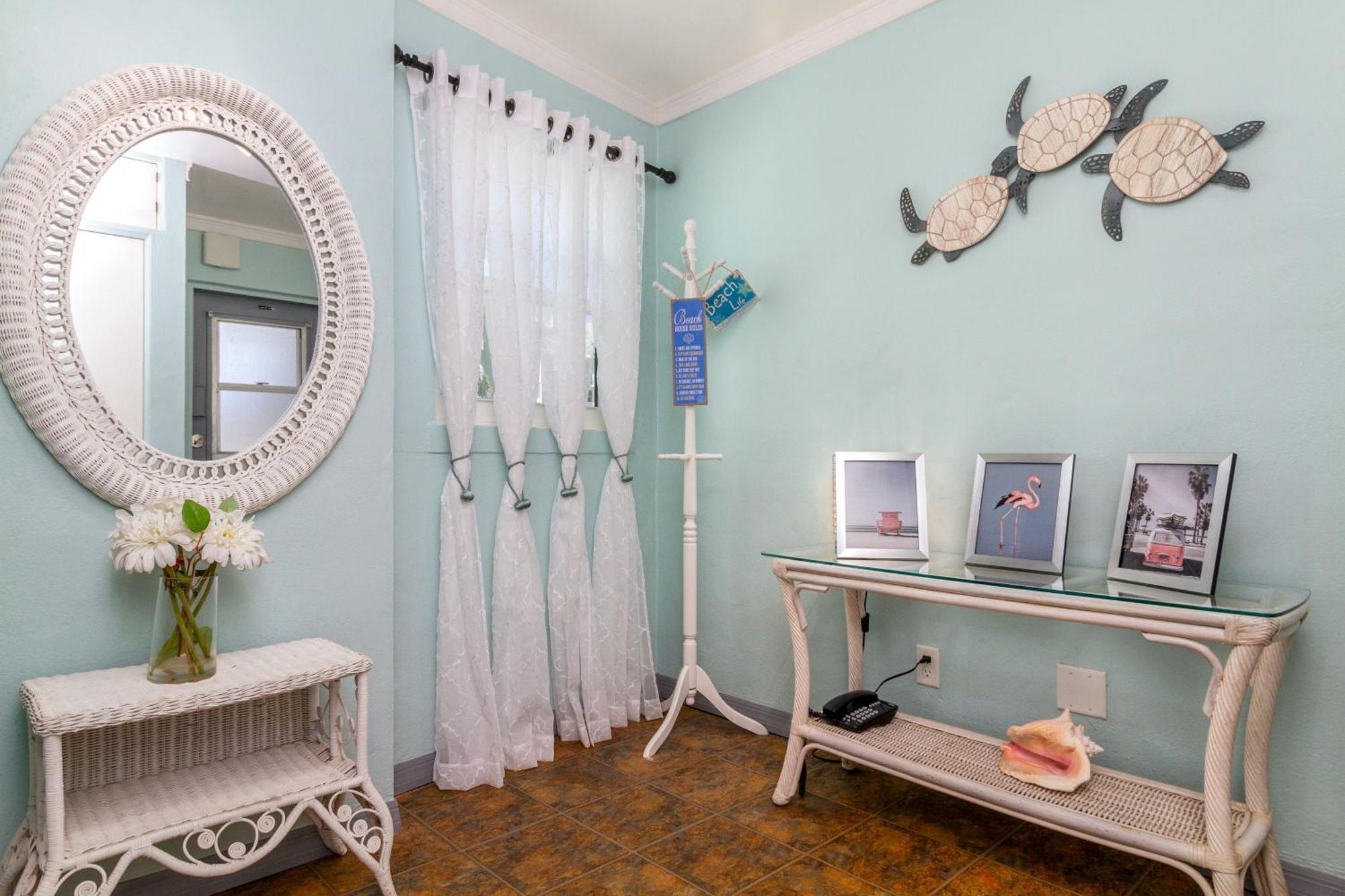Apartment Tropic Terrace #44 - Beachfront St. Pete Beach