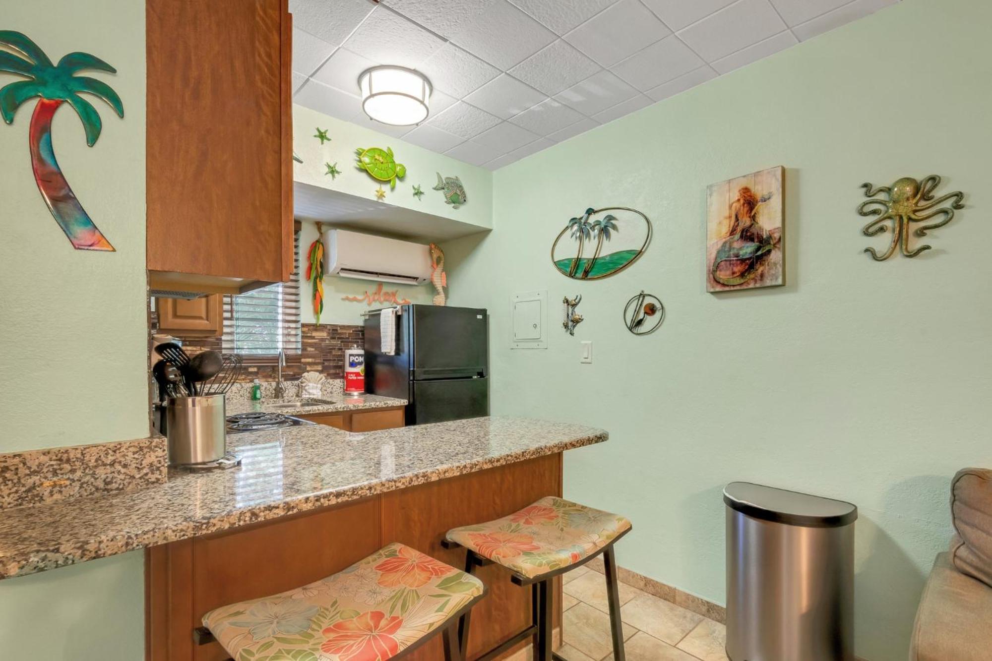 Apartment Tropic Terrace #37 - Beachfront St. Pete Beach